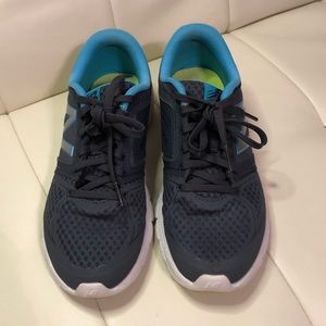 New Balance women’s gray athletic shoes size 7.5.